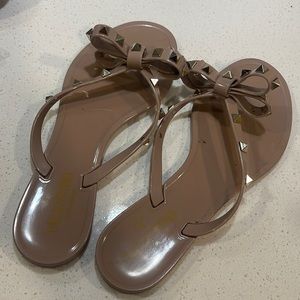 Authentic Valentino sandals comes with dust bag
